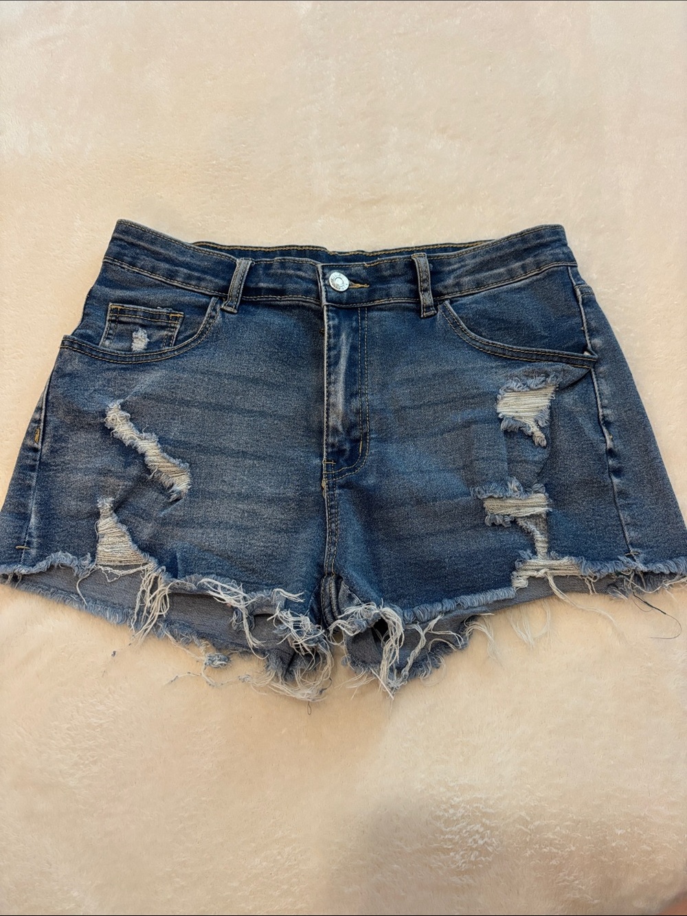 🌺 Women’s Distressed Denim Shorts